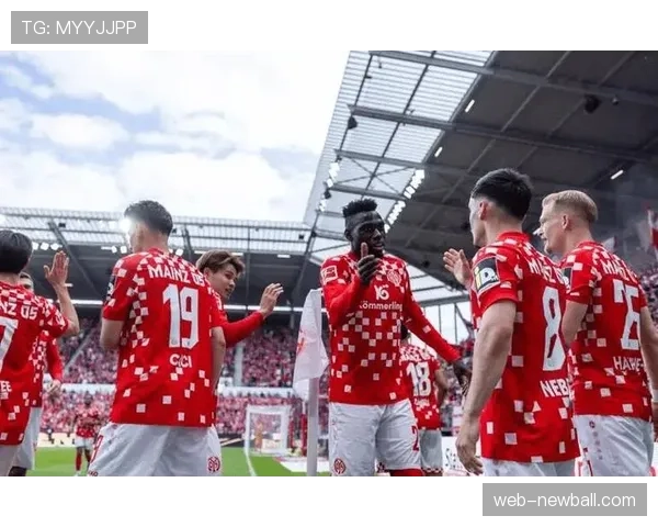 保级区形势空前惨烈,美因茨、海登海姆深陷降级区,科隆、奥格斯堡仅微弱领先 保级区形势空前惨烈,美因茨、海登海姆深陷降级区,科隆、奥格斯堡仅微弱领先